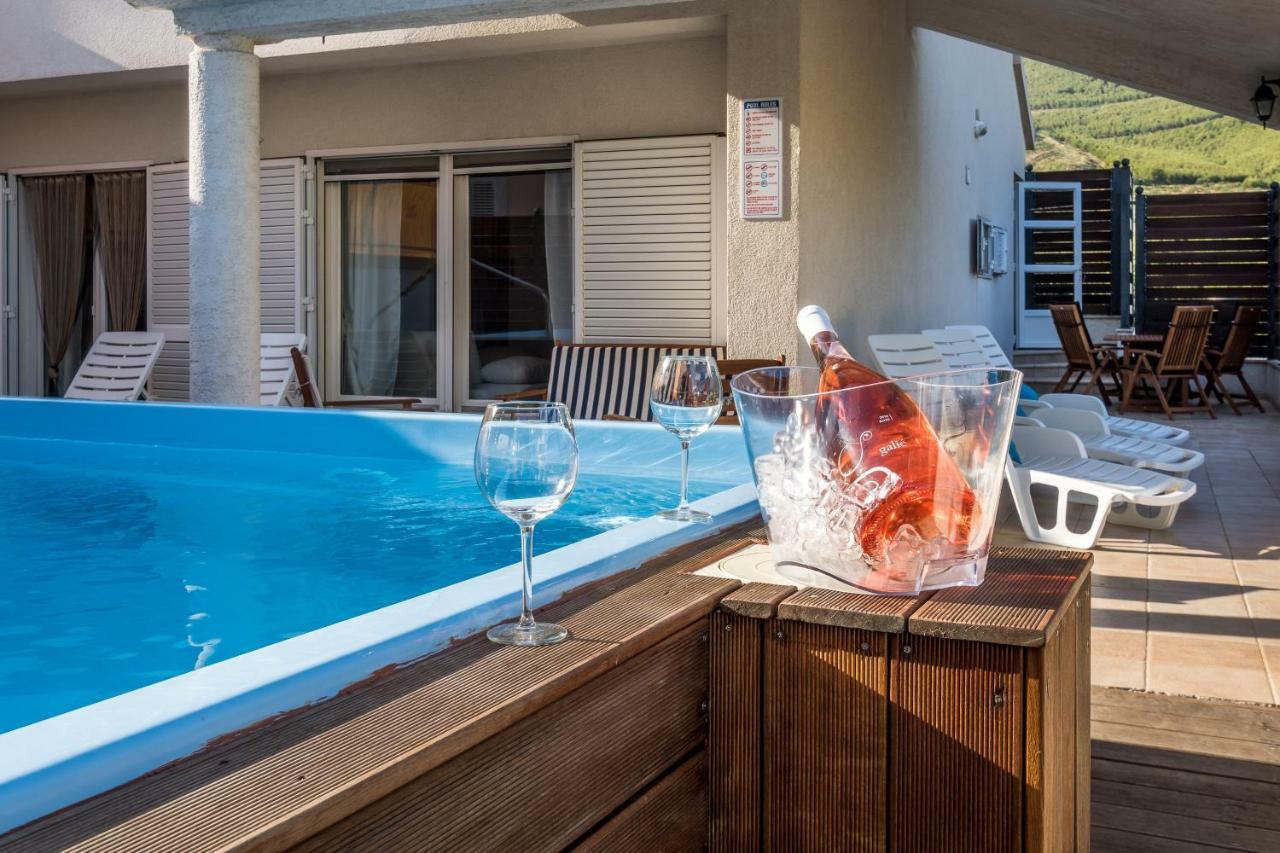 Holiday Home Harmony Zrnovnica Luaran gambar