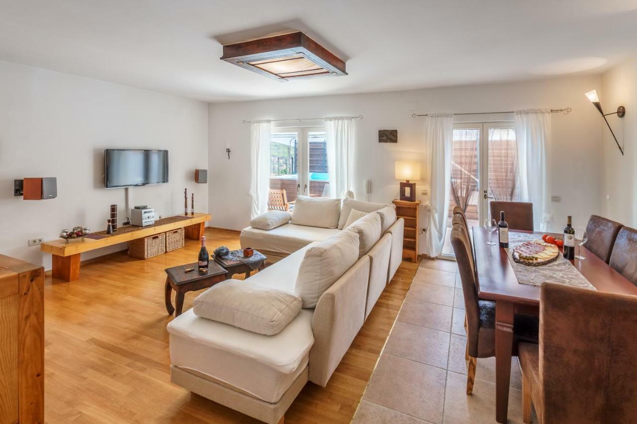 Holiday Home Harmony Zrnovnica Luaran gambar