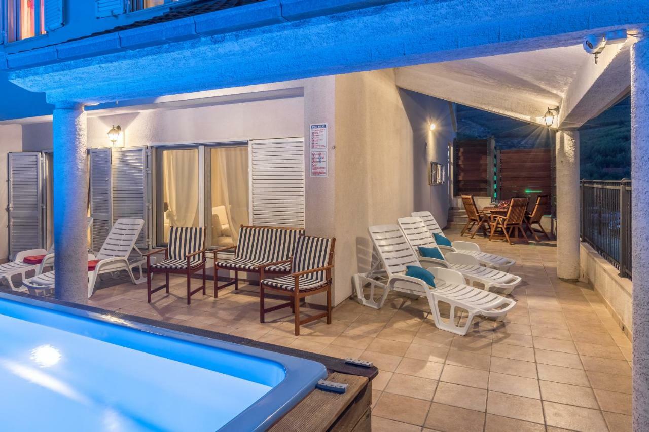Holiday Home Harmony Zrnovnica Luaran gambar