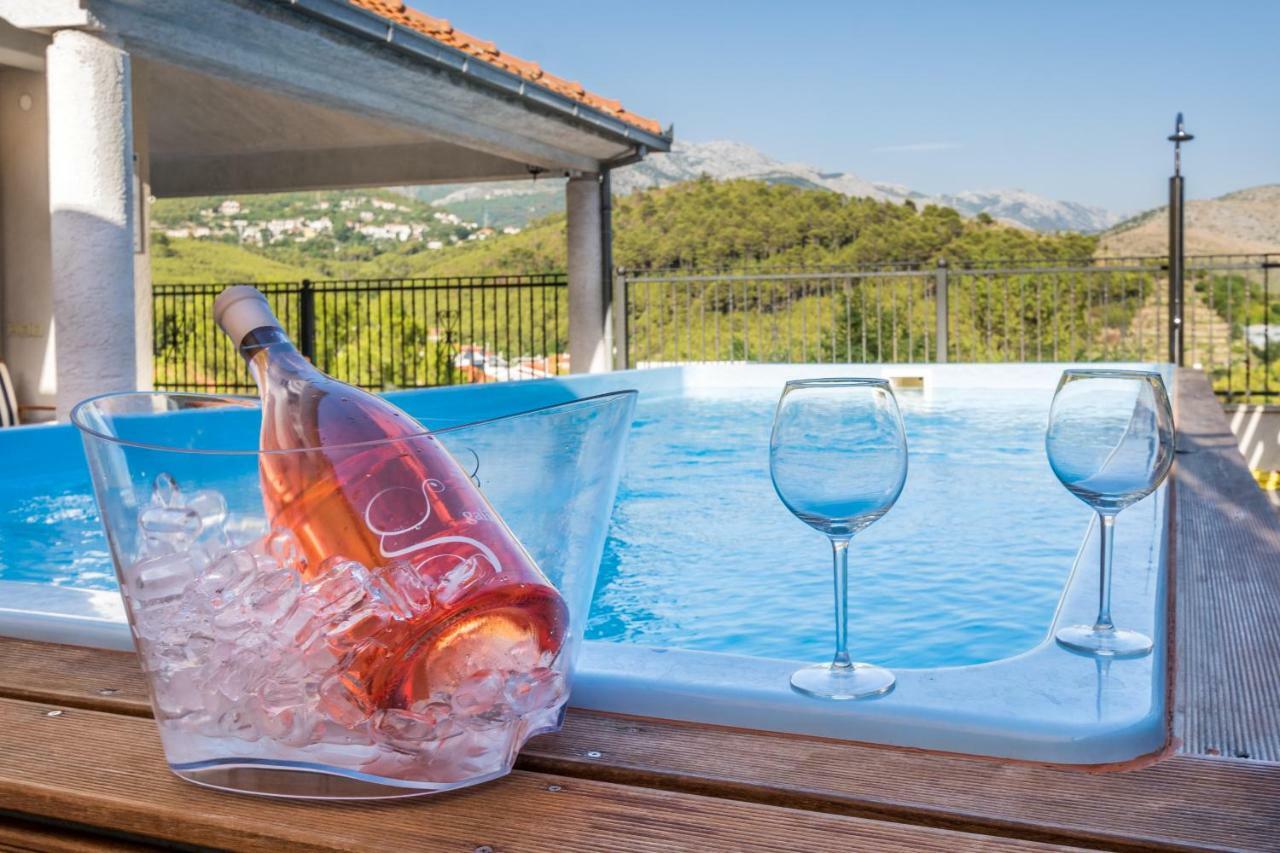 Holiday Home Harmony Zrnovnica Luaran gambar