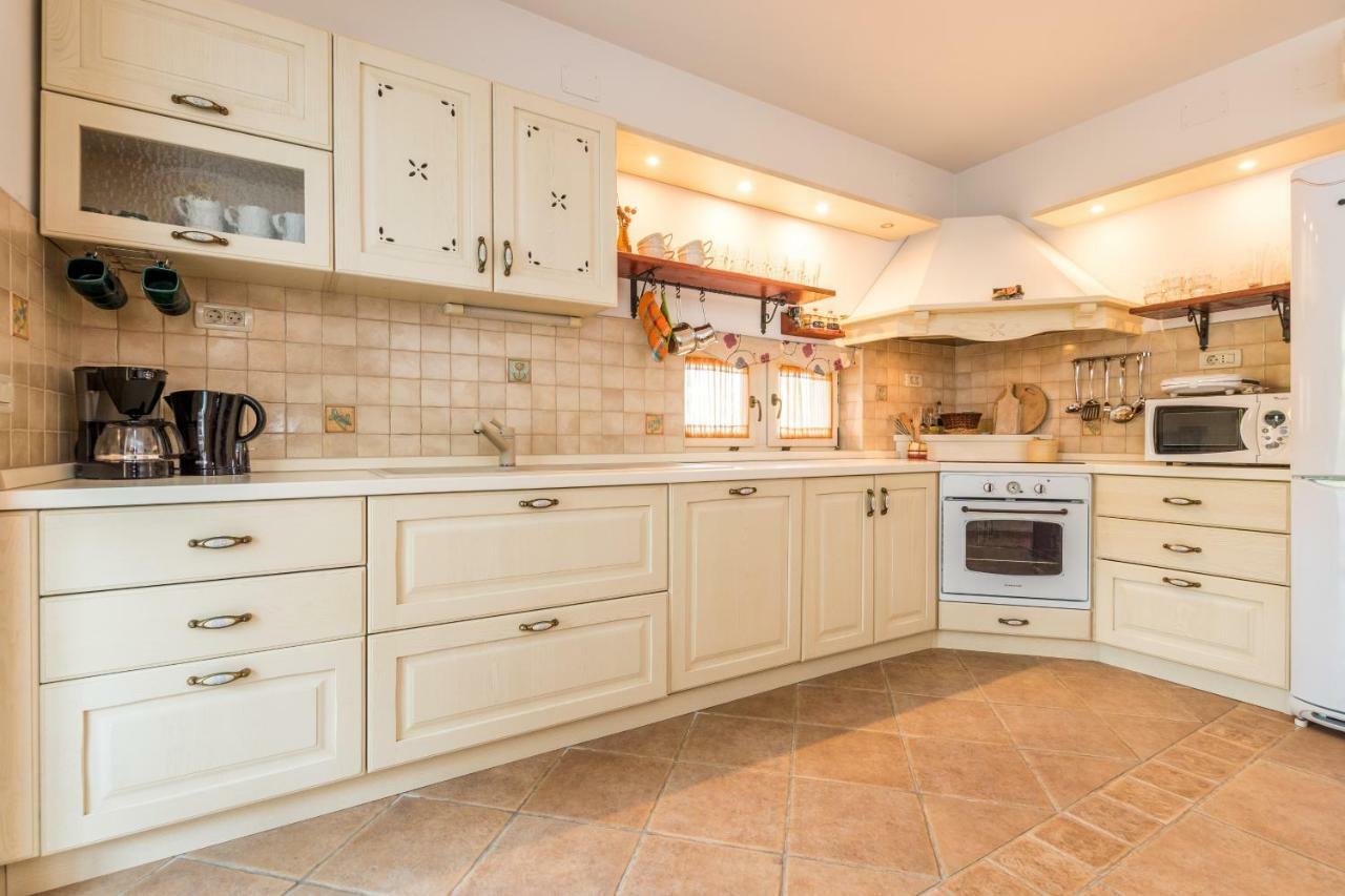 Holiday Home Harmony Zrnovnica Luaran gambar