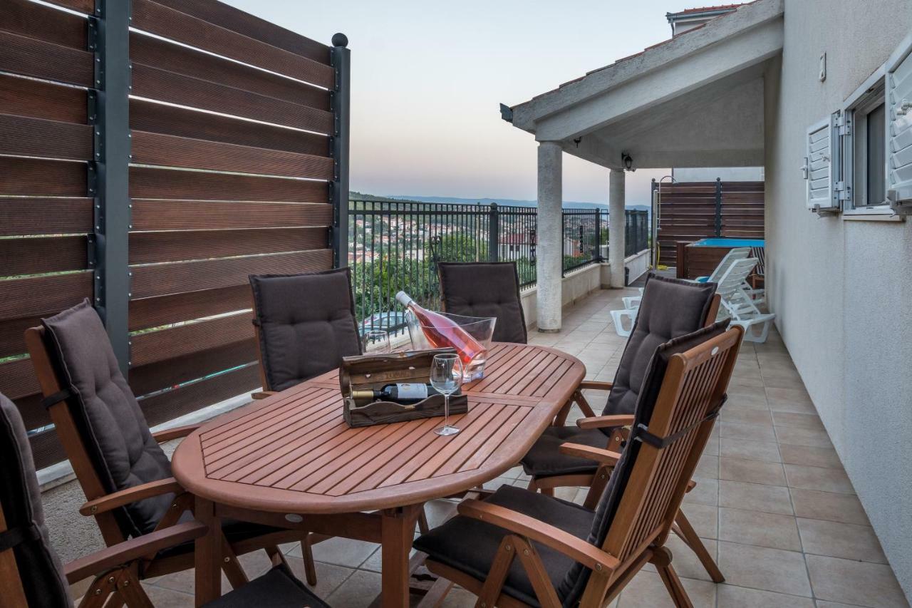 Holiday Home Harmony Zrnovnica Luaran gambar