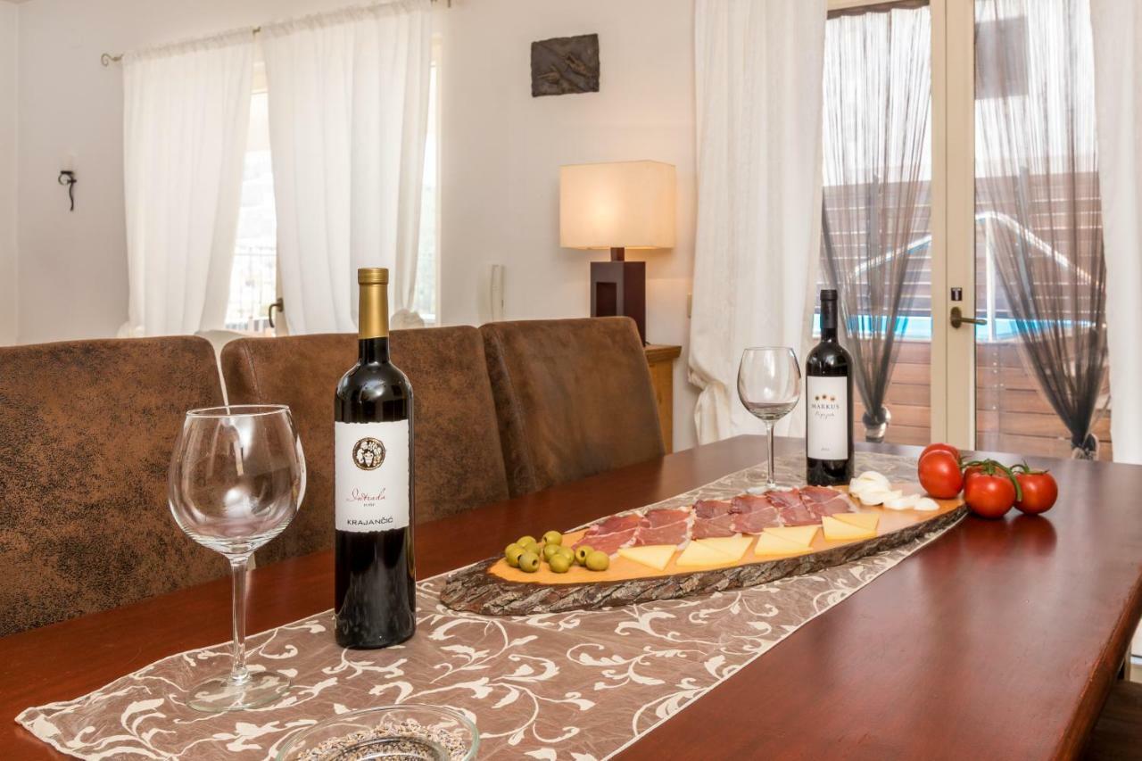 Holiday Home Harmony Zrnovnica Luaran gambar