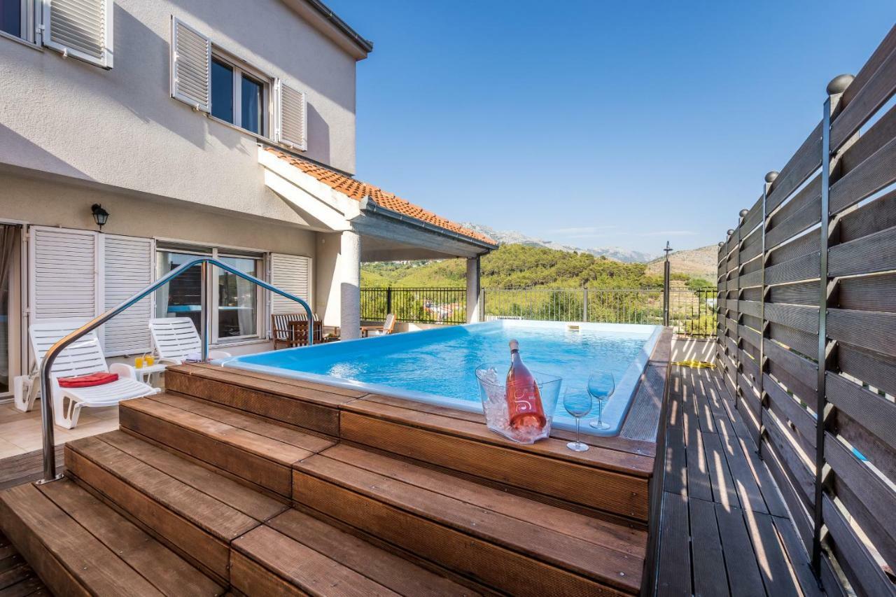 Holiday Home Harmony Zrnovnica Luaran gambar