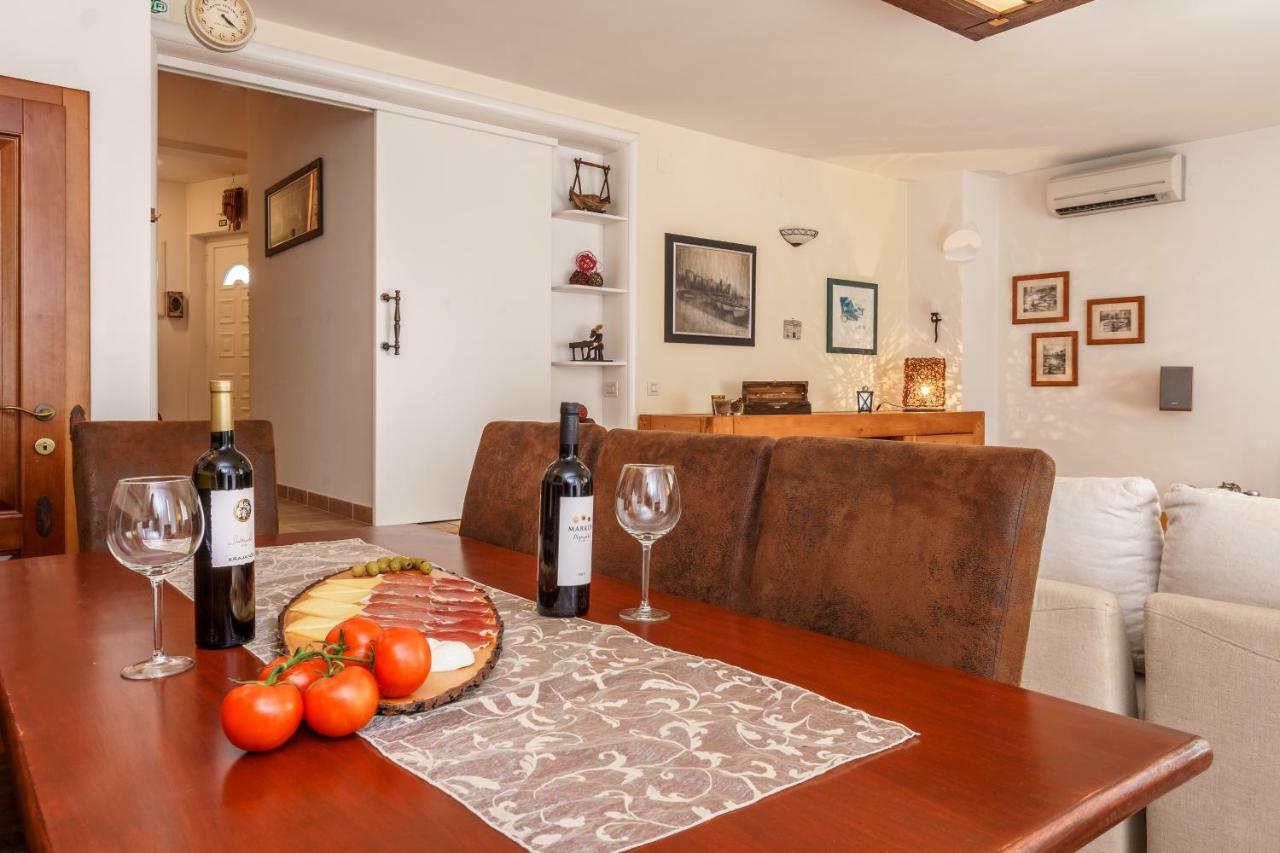 Holiday Home Harmony Zrnovnica Luaran gambar