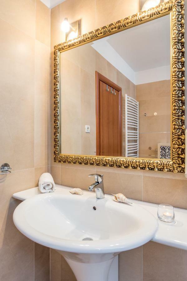 Holiday Home Harmony Zrnovnica Luaran gambar