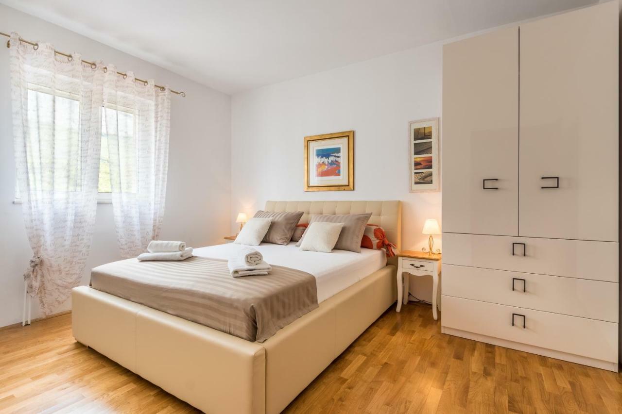 Holiday Home Harmony Zrnovnica Luaran gambar