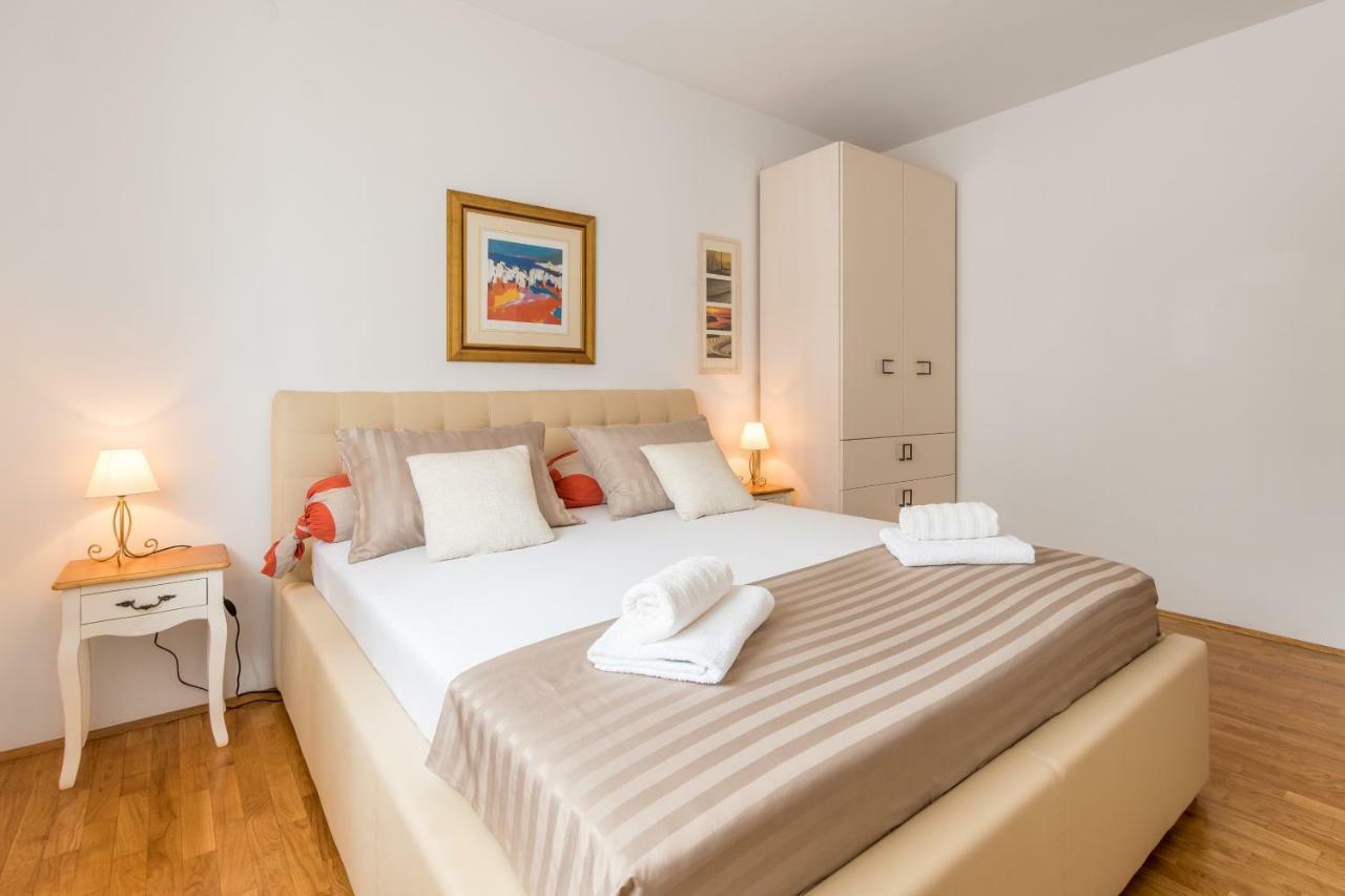 Holiday Home Harmony Zrnovnica Luaran gambar