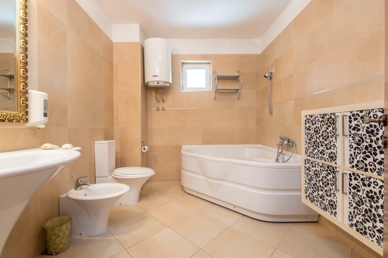 Holiday Home Harmony Zrnovnica Luaran gambar