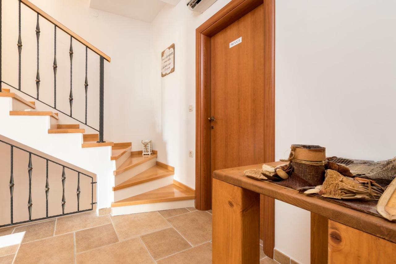 Holiday Home Harmony Zrnovnica Luaran gambar